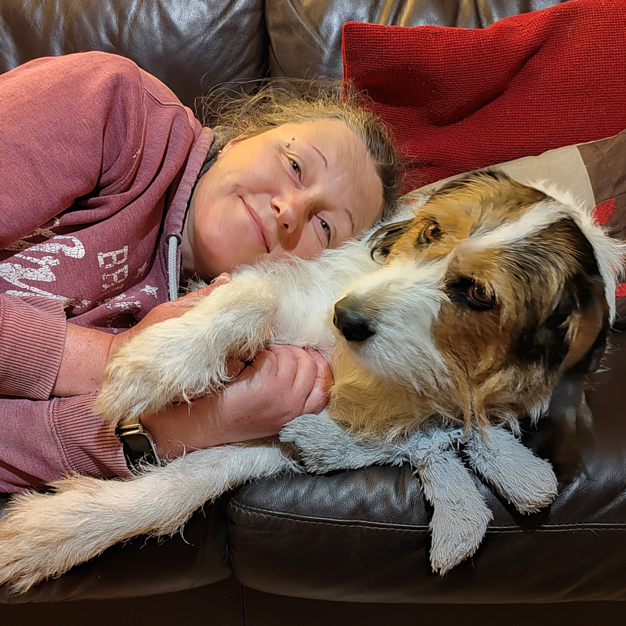 Jeremy snuggled up with Joolz on the sofa at Pawsies